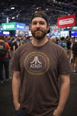 ATARI Distressed Print Circle Logo T-SHIRT Unisex XL Retro Video Game Arcade Tee